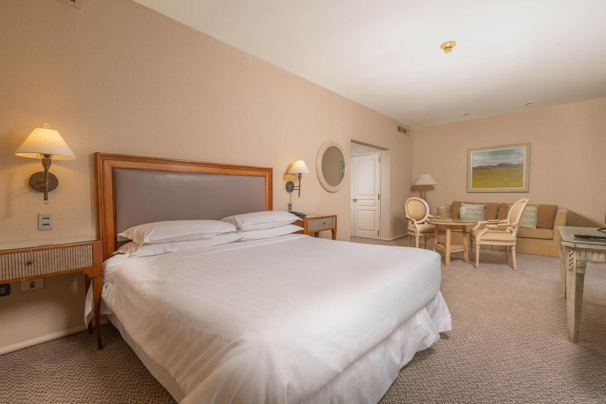 Sheraton Mar Del Plata Hotel Exterior photo A room at the hotel